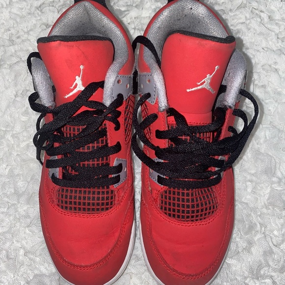 Jordan 4 Retro Toro Bravo - Picture 2 of 9